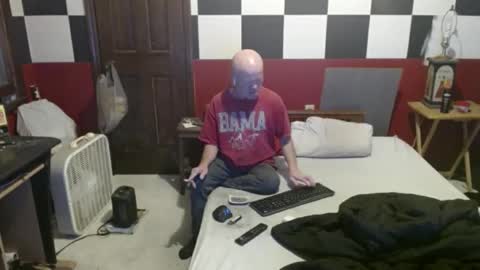 Snapshot of terdy2366 chatting on February 24, 3:33 am terdy2366 online show from February 24, 3:33 am