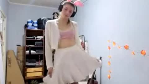 Anny Simpson online show from October 13, 4:29 pm