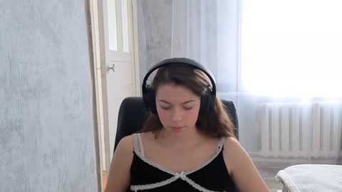 Anny Simpson online show from November 3, 4:25 am