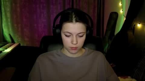 Anny Simpson online show from March 18, 9:40 pm