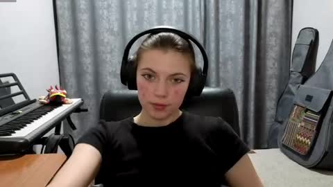 Anny Simpson online show from April 14, 8:26 pm