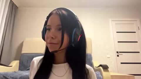 Demi online show from November 5, 4:40 pm