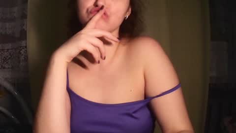 Snapshot of tessa__wayne chatting on December 18, 3:55 pm Tessa online show from December 18, 3:55 pm