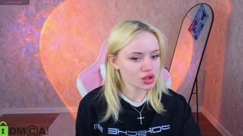 Tessa online show from April 14, 9:15 am