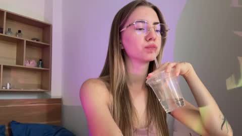 Snapshot of tessa_calmness chatting on April 25, 4:37 am tessa_calmness online show from April 25, 4:37 am