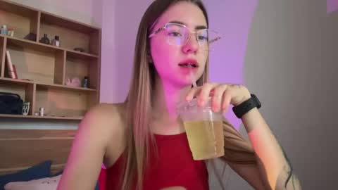 Snapshot of tessa_calmness chatting on April 27, 1:47 am tessa_calmness online show from April 27, 1:47 am