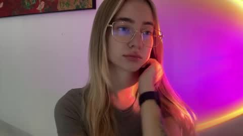 Snapshot of tessa_calmness chatting on May 15, 4:41 am tessa_calmness online show from May 15, 4:41 am