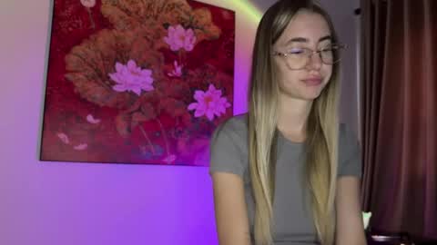 Snapshot of tessa_calmness chatting on May 30, 3:03 am tessa_calmness online show from May 30, 3:03 am