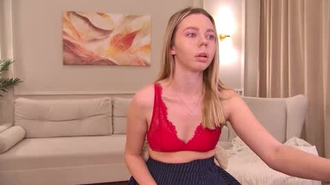 tessaadorablee online show from March 8, 6:39 am