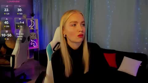 TessaHamilton online show from November 4, 10:14 am