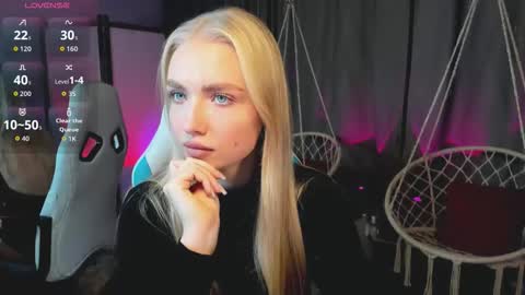 TessaHamilton online show from November 25, 12:16 pm