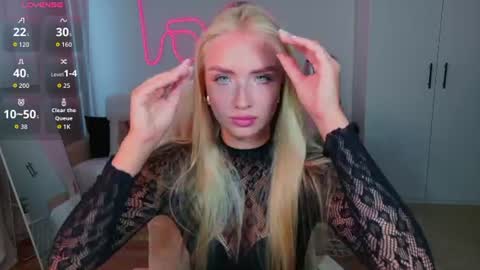 Snapshot of tessahamilton chatting on August 3, 7:29 am TessaHamilton online show from August 3, 7:29 am