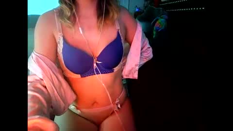 Snapshot of tetherbelle chatting on February 24, 3:15 am tetherbelle online show from February 24, 3:15 am