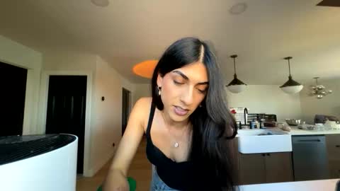 Snapshot of tgirltoesx chatting on May 6, 11:21 pm babygirlmami online show from May 6, 11:21 pm