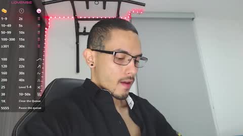 Snapshot of th_russ chatting on March 6, 1:46 pm INSTAGRAM Th1rss online show from March 6, 1:46 pm