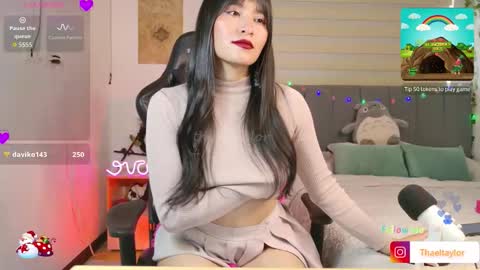 Snapshot of thaeltaylor chatting on November 4, 5:23 pm Thael online show from November 4, 5:23 pm