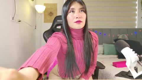 Snapshot of thaeltaylor chatting on December 4, 6:16 pm Thael online show from December 4, 6:16 pm