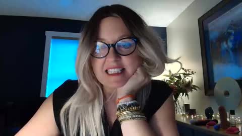 Snapshot of thaleiaquinn chatting on October 14, 9:48 pm Thaleia Quinn online show from October 14, 9:48 pm