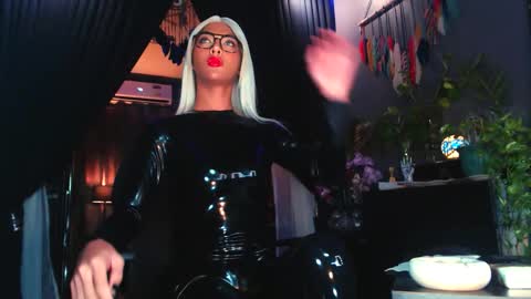 Snapshot of thalia_saint chatting on September 23, 8:17 am Thalia Saint online show from September 23, 8:17 am