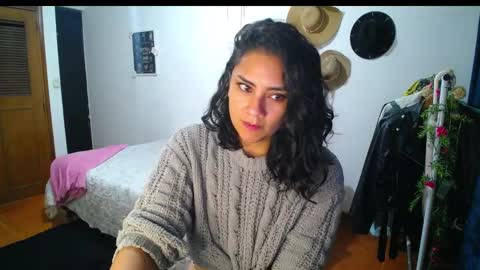Snapshot of thaliacooper chatting on January 12, 11:04 pm online show from January 12, 11:04 pm