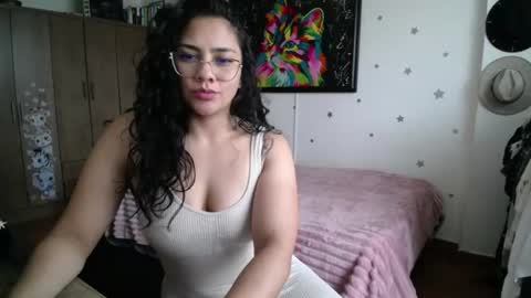 Snapshot of thaliacooper chatting on July 9, 5:39 pm online show from July 9, 5:39 pm