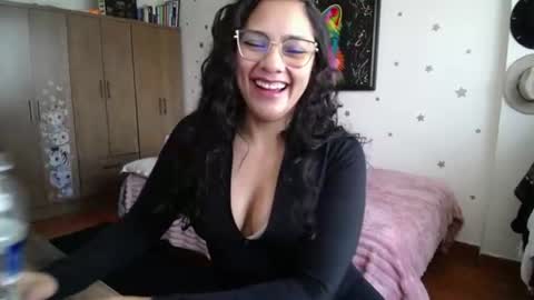 Snapshot of thaliacooper chatting on July 24, 5:55 pm online show from July 24, 5:55 pm