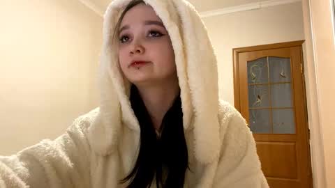 Yumi online show from February 5, 2:22 pm