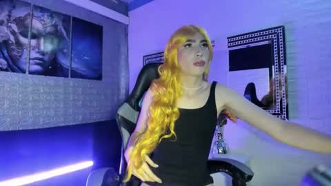 Snapshot of thamara_roberts chatting on April 18, 1:59 pm thamara_roberts online show from April 18, 1:59 pm