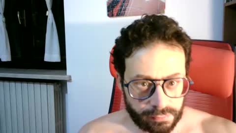 Snapshot of thamesbond chatting on January 4, 2:14 am thamesbond online show from January 4, 2:14 am