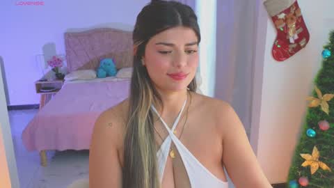 Snapshot of thamy_stark chatting on December 17, 7:04 pm Thamara online show from December 17, 7:04 pm