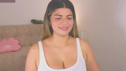 Snapshot of thamy_stark chatting on June 9, 5:46 pm Thamara online show from June 9, 5:46 pm