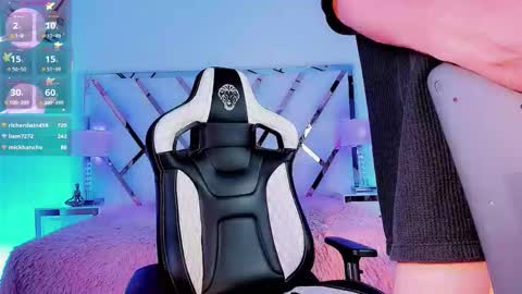 thanier_18 online show from March 11, 8:26 pm