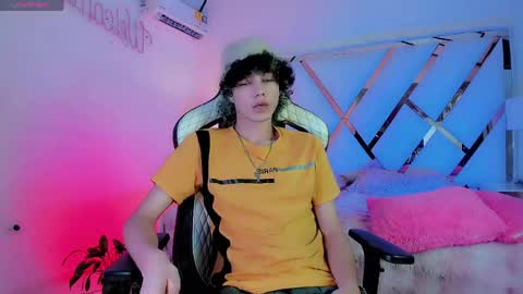 thanier_18 online show from April 22, 7:48 pm