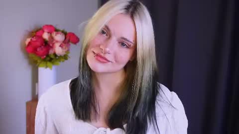 Katty----meow meow  online show from August 8, 9:11 am
