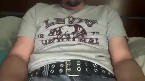 Snapshot of thatboi_g chatting on April 9, 8:14 pm thatboi_g online show from April 9, 8:14 pm