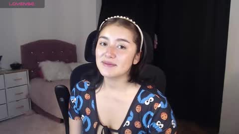 Snapshot of thatgirl2003 chatting on September 9, 1:54 pm online show from September 9, 1:54 pm