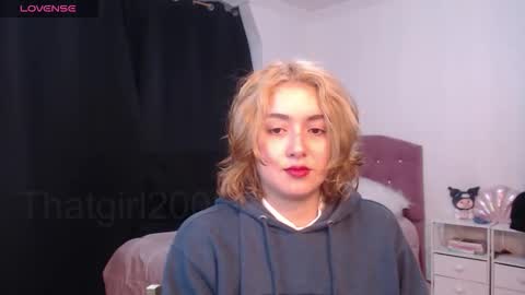 Snapshot of thatgirl2003 chatting on September 22, 7:27 pm online show from September 22, 7:27 pm