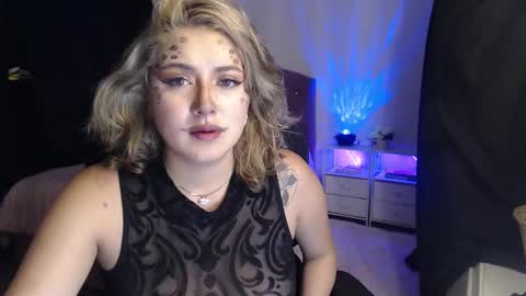 Snapshot of thatgirl2003 chatting on October 4, 4:43 am online show from October 4, 4:43 am