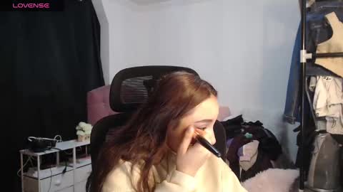 Snapshot of thatgirl2003 chatting on October 9, 11:41 am online show from October 9, 11:41 am