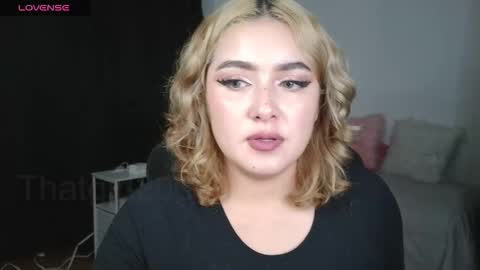 Snapshot of thatgirl2003 chatting on October 16, 8:54 pm online show from October 16, 8:54 pm