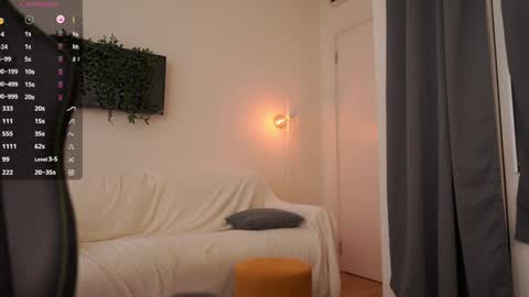 Snapshot of thatgirl___ chatting on October 1, 6:52 am my name is Lucy online show from October 1, 6:52 am