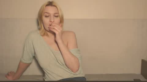 Snapshot of the_basic_instinctt chatting on October 18, 10:32 pm Eva online show from October 18, 10:32 pm