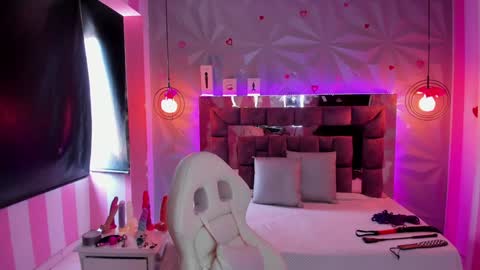 i am Cat  online show from February 6, 6:46 pm