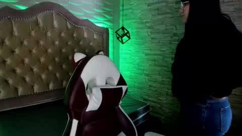 i am Cat  online show from February 14, 4:41 pm