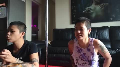 Snapshot of the_emmarouge chatting on December 15, 12:29 am the_emmarouge online show from December 15, 12:29 am