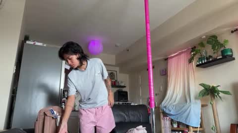 Snapshot of the_emmarouge chatting on September 19, 2:13 am the_emmarouge online show from September 19, 2:13 am