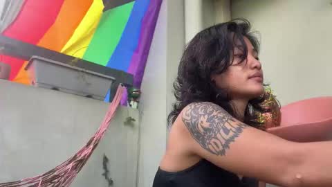 Snapshot of the_emmarouge chatting on January 10, 12:56 am the_emmarouge online show from January 10, 12:56 am