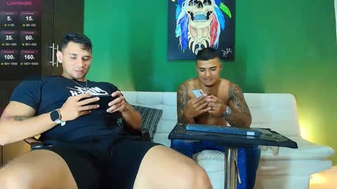 SCOTT  THEO  KAMERON  GENDERSON online show from November 12, 12:55 am