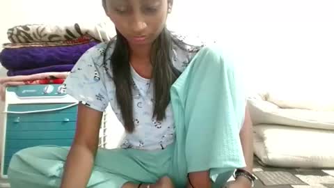 Snapshot of the_right_girl chatting on November 20, 10:59 am Suzan Sexy online show from November 20, 10:59 am