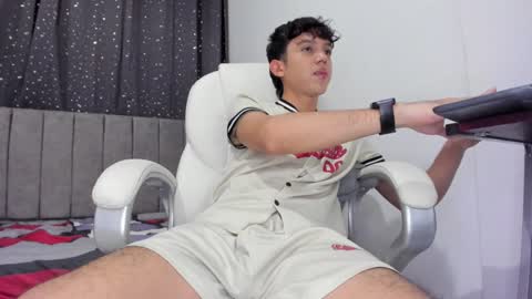 the_skinnyguys online show from January 13, 12:30 am